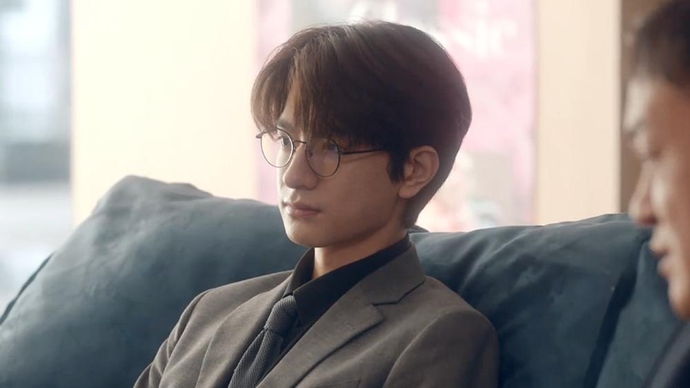 《脱轨》洗头妹vs游手好闲哥，颠公颠婆的爱情，主打精神不稳定