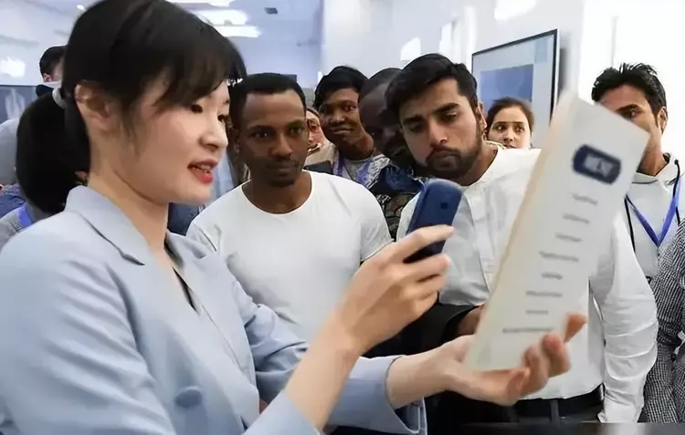 海归一律不用？间谍案相继公布，部分单位招聘“一刀切”合适吗？