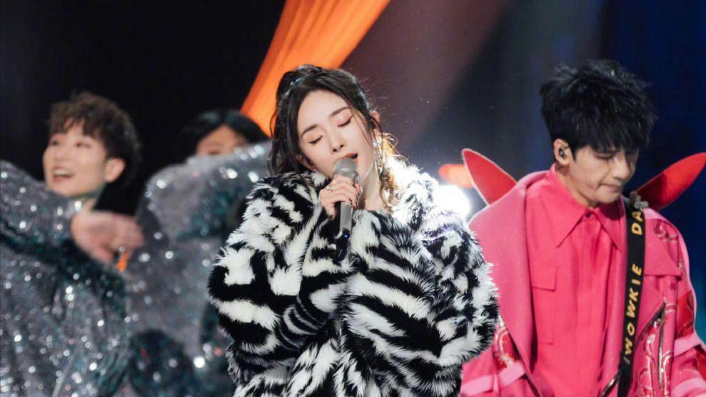 这样的“性凝视”，太丑陋了！杨幂都是受害者