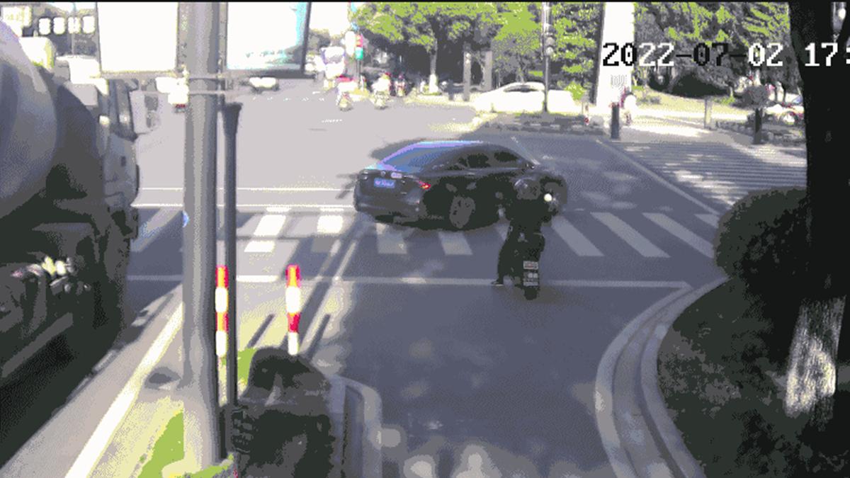 浙江金华婺城区宾虹西路华龙南街路口惨烈事故回顾：珍爱生命，远离大车