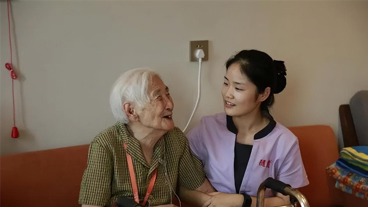 三线城市|挣多少才住得起养老院？一个三线城市的现实叙事