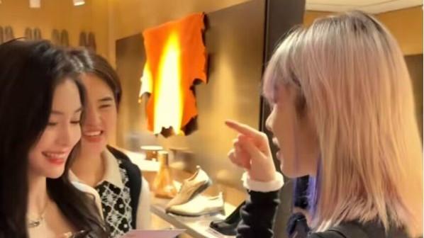 痞幼与baby同框，痞幼身材圆润显普通，网友：明星与网红区别真大