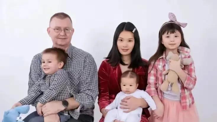 80后广东女子嫁大24岁波兰老公，生3娃，住别墅却舍不得请保姆