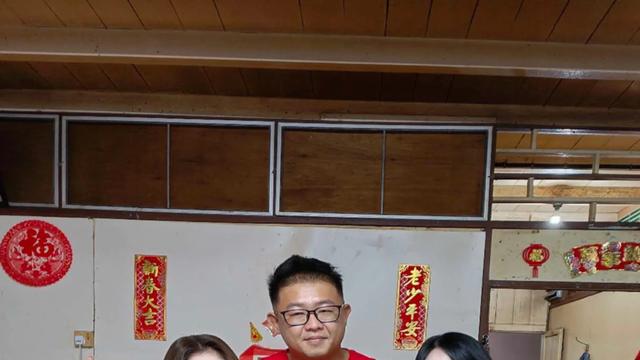 王大陆|蔡卓宜带王大陆去马来西亚见父母，男方照相拘谨，一家人颜值超高