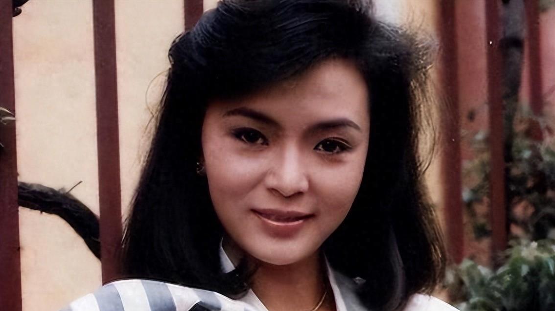 周润发瞒不住了！63岁陈玉莲正式公开孩子身份，未婚多年育有3子