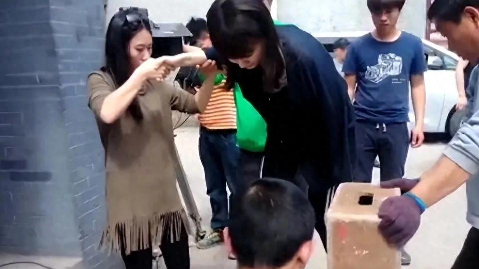 《伪装者》女主开撕胡歌！被撞断锁骨还不让说，遭网暴10年难以忍受