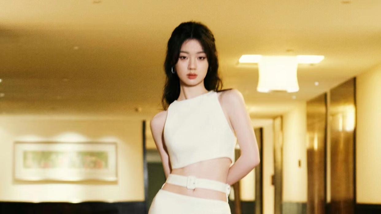 单依纯|三代人的回忆杀！单依纯演唱思念，歌声悠悠，像蝴蝶飞进我的窗口