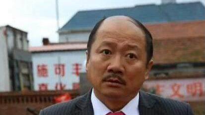 谢广坤劳斯莱斯被蹭，现场怒斥女大学生，普通人确实赔不起