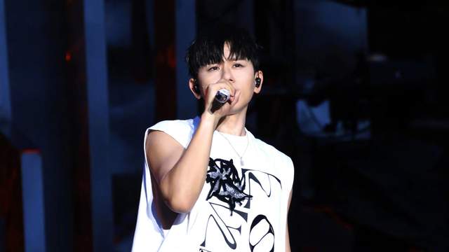 梦幻联动，左拐张杰，右拐陈楚生！好多明星去了张杰陈楚生演唱会