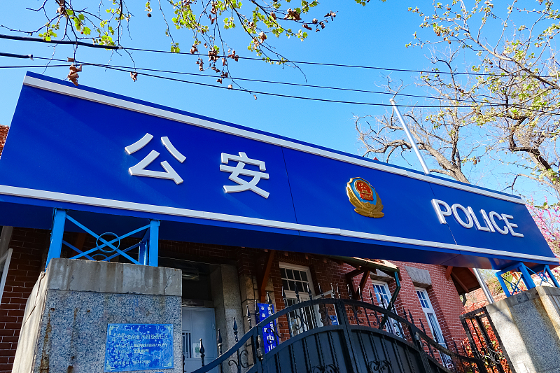 男孩到派出所报警求助,称父亲住院无人照顾自己,真相令人心酸!