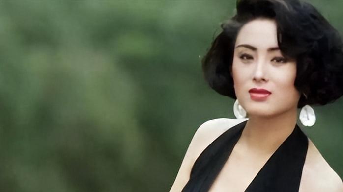 张敏，出道就是女一号，被向华胜宠了9年，55岁依旧无儿无女