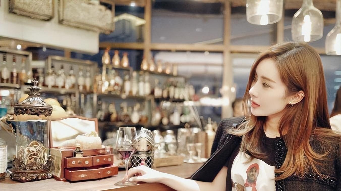 有着传奇经历的超级网红，母凭子贵获9亿，野鸡一夜变凤凰