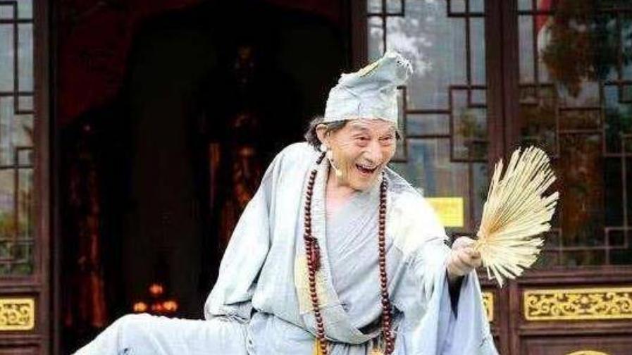 游本昌演济公时，遇3件怪事，至今无法用科学解释，拍完立刻出家