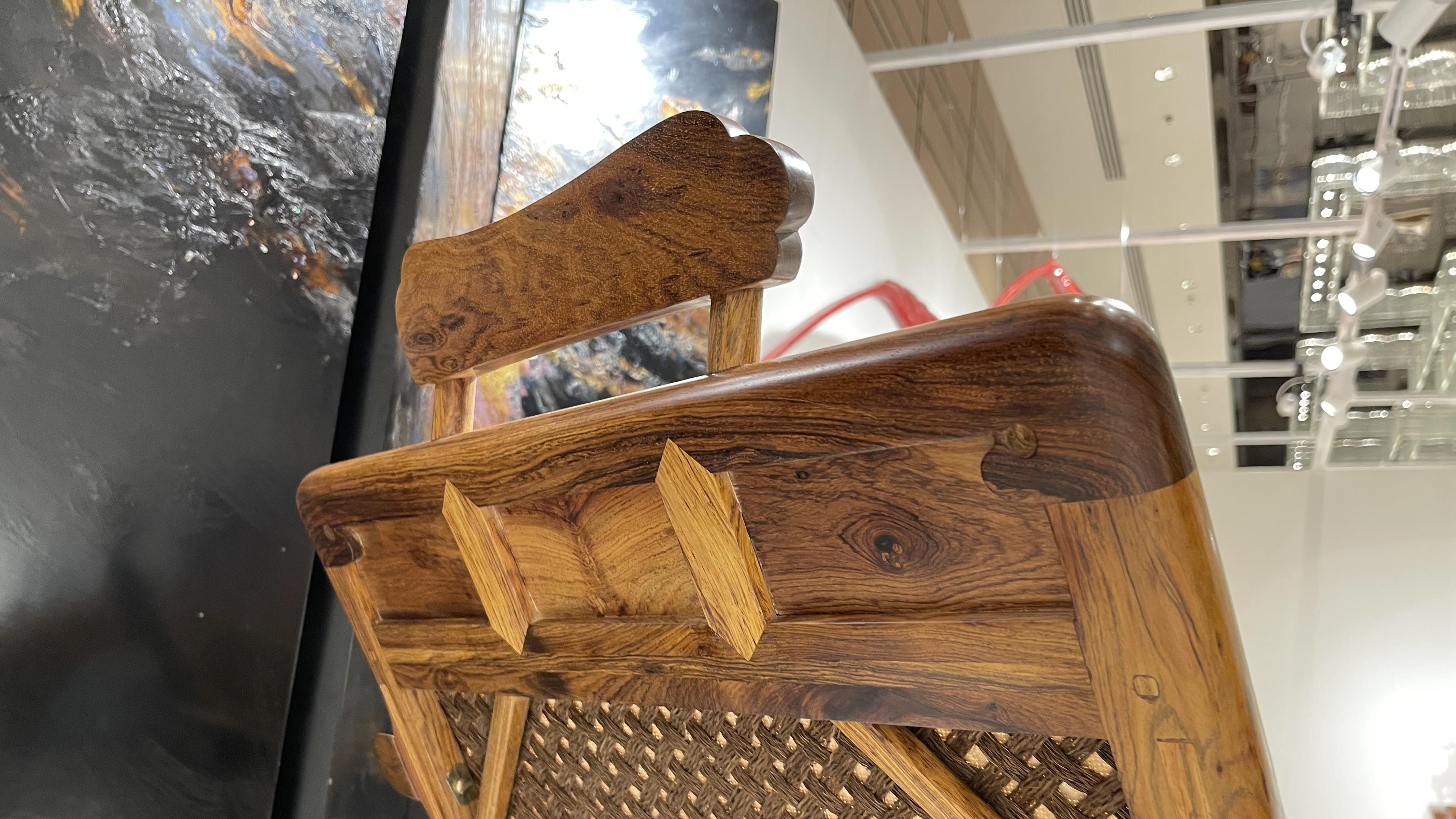 |藤眼四周开槽封边，当代黄花梨交躺椅精益求精