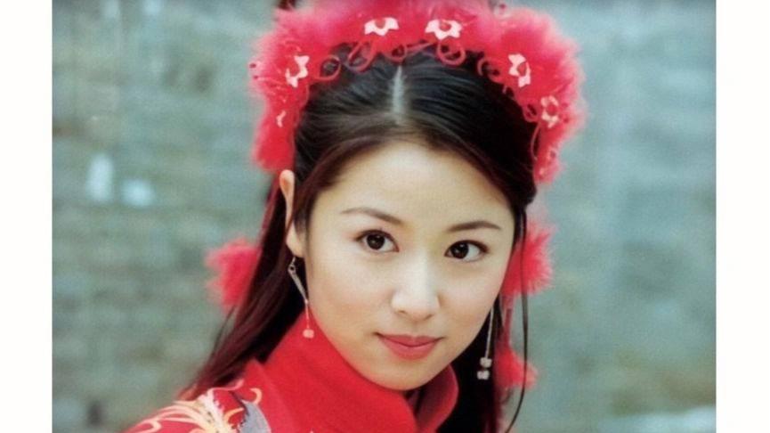 林心如|47岁林心如老到认不出！穿宽松T恤，素颜出镜似寻常大婶