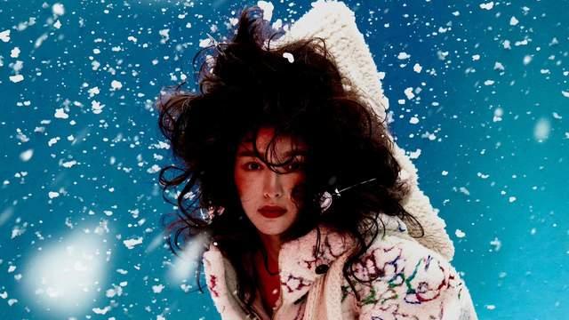 唐嫣最新大片用力过猛？化高原妆穿针织裙鸡窝发型好乱，全靠脸撑