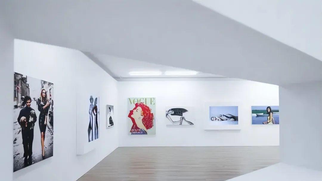 刘雯|周冬雨走秀走秀，金晨穿着暴露，刘雯顾盼生姿