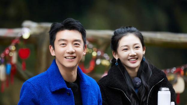 明星|郑恺被苗苗拖累，节目中不敬业频玩手机，网友喊话别再上夫妻综艺