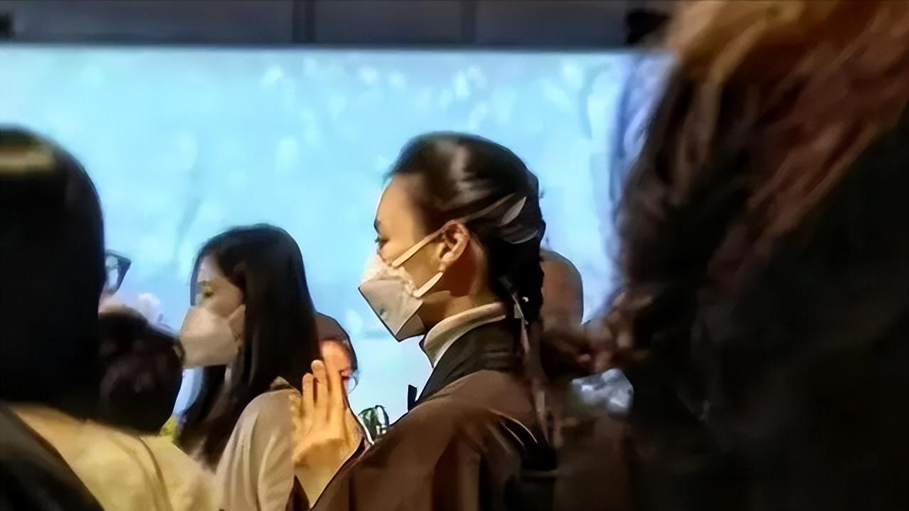 梁洛施|把三子送回李家！梁洛施选择皈依佛门，往后余生各自珍重