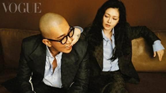 大S带三娃返台认祖归宗，小玥儿的态度引争议，网友喊小菲抢抚养权