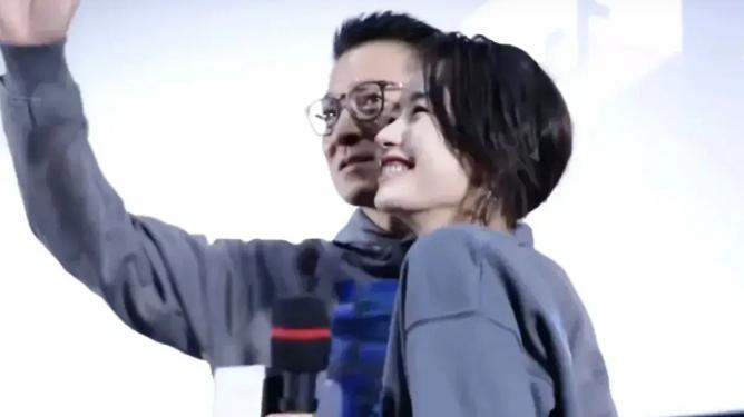 刘德华与刘雅瑟亲密互动引争议：是剧本还是真情流露？