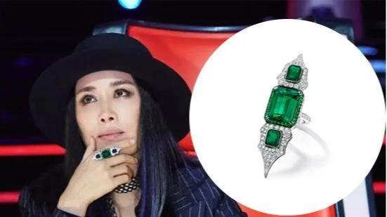 戒指|2007年，那英在演唱会上戴了一枚260w的戒指，和观众握手时被撸走。