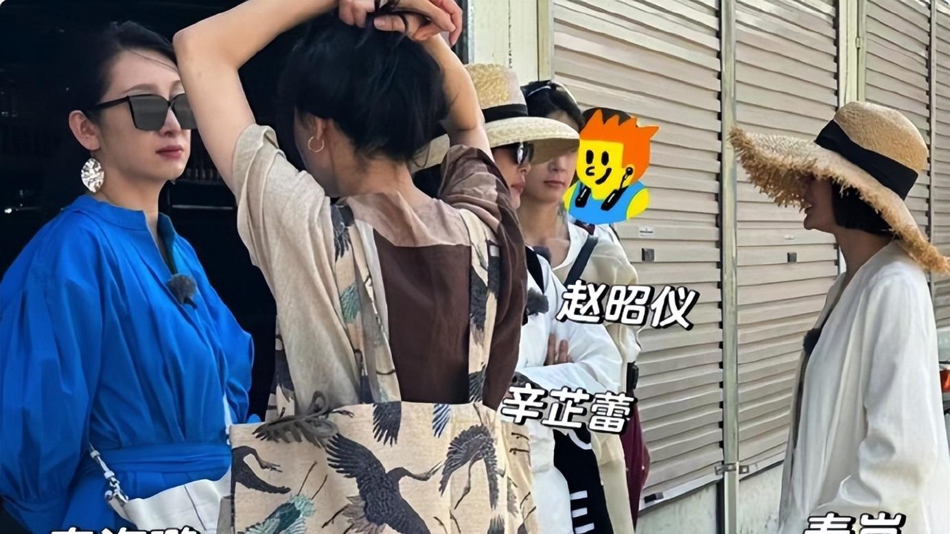 当44岁秦岚和31岁迪丽热巴站在一起，我才明白什么叫气质和骨相