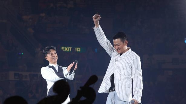 刘德华|刘德华5年后再回到红馆，坦言心里很虚很怕，并感谢李克勤的邀请