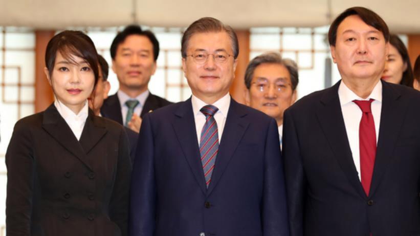 蔬菜 韩国第一夫人换发型，空气刘海减龄又俏皮，50岁依旧嫩如高中生