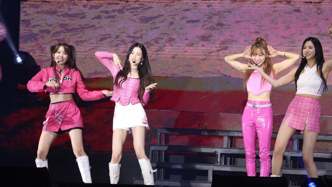 陆川|Apink睽违五年全员集合！大秀辣腿嗨唱近20首历届金曲掀回忆杀