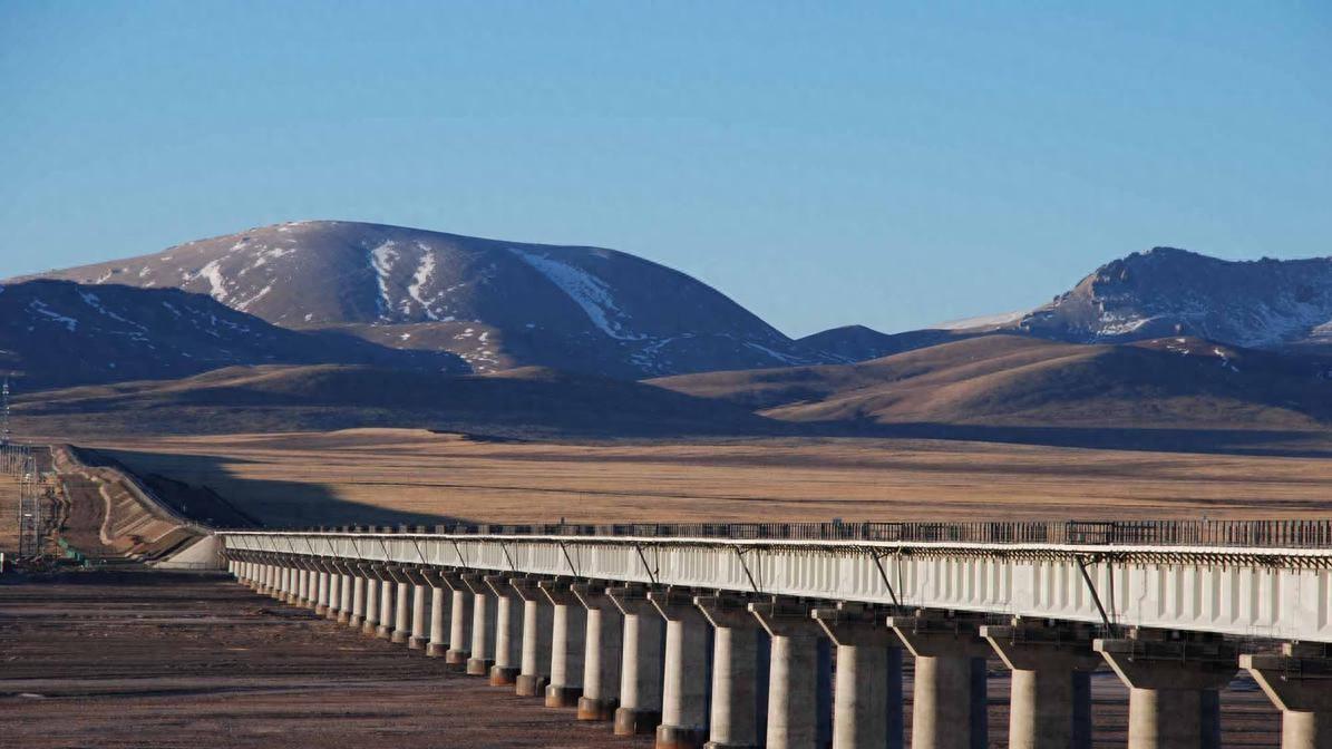青藏铁路|耗资330亿的青藏铁路，为何只修成单线？那该如何安全会车？