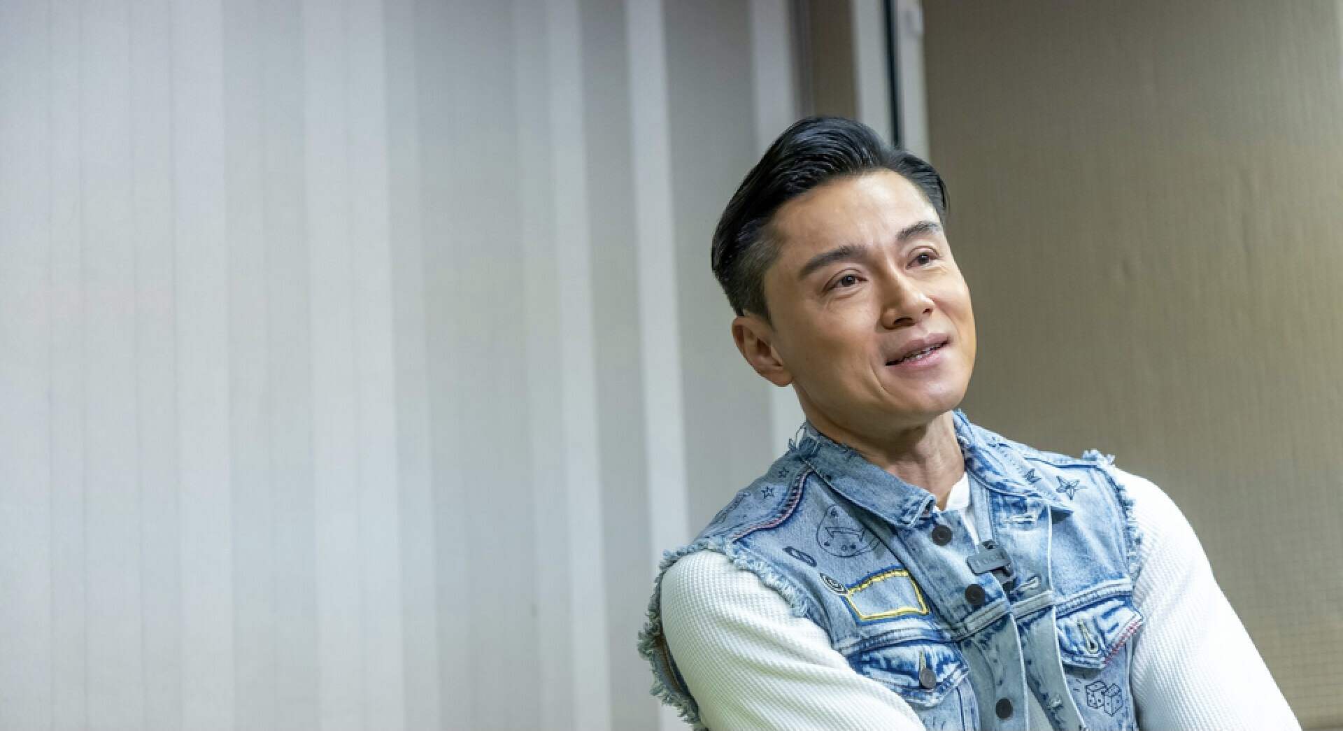 知名港星凭新剧霸道总裁形象出圈，曾患罕见病血管发炎，一度病危