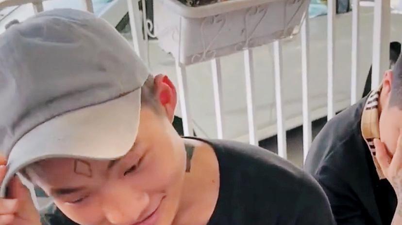 广州市|广州：小伙额头纹“天眼”，下巴纹“虾线”，骨骼清奇工厂不敢收