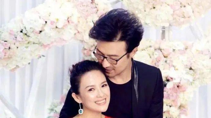 章子怡汪峰8年婚姻宣告结束! 男方被爆出轨嫩模, 女方家人大闹婚礼的激烈反对内幕