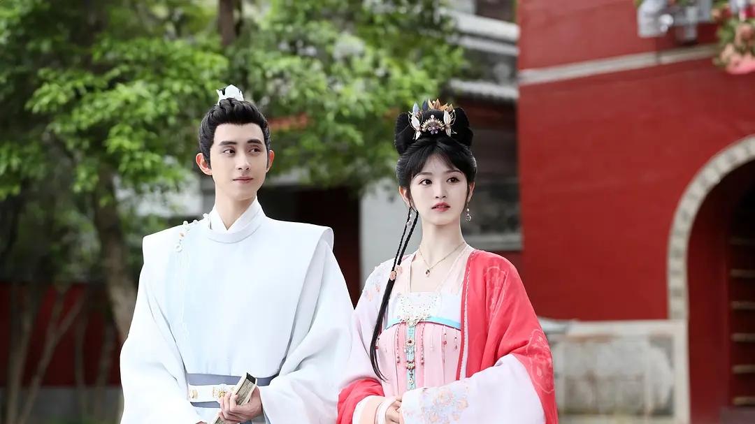 目前正在热播的五部剧，《西出玉门》排在垫底，你在追哪一部？