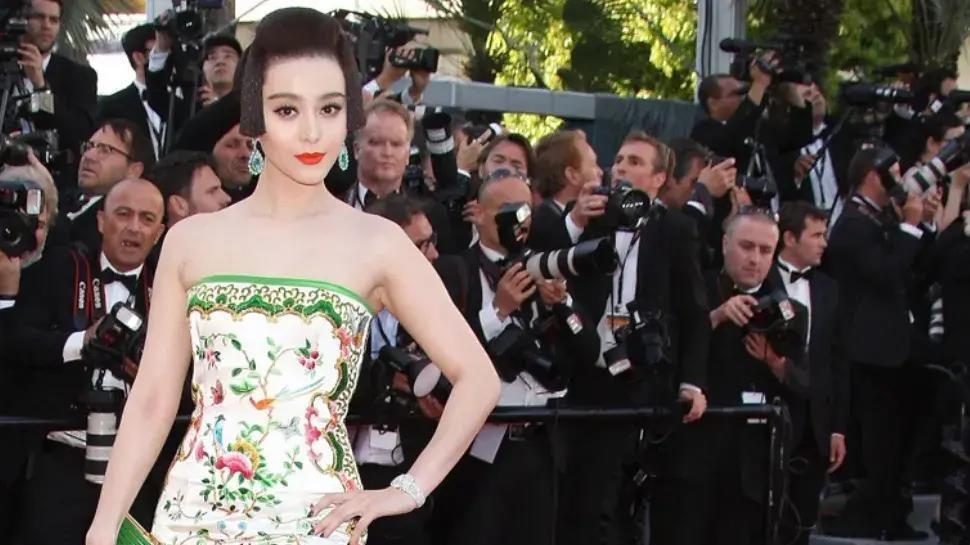 被封杀5年后，范冰冰隐婚沦落海外，傍上世界首富亲妈！