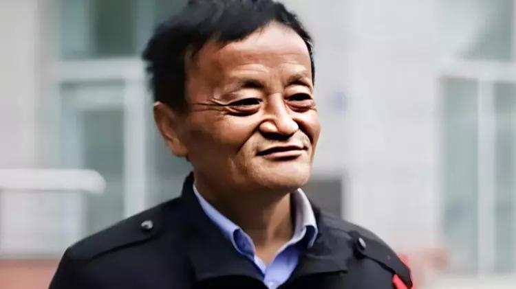 城管不仅要维护城市的整洁，更是一份不被人理解的职业。