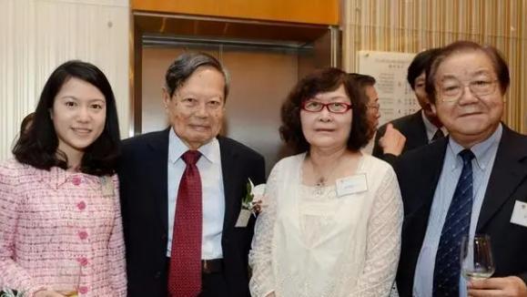 杨振宁|曝101岁杨振宁病危，已经在准备去世物料，翁帆24小时悉心照顾