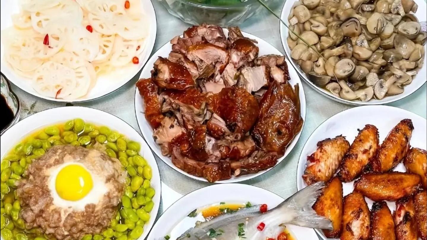 上海市|上海女子晒一家六口晚餐，每月伙食费过万，网友一看饭菜坐不住