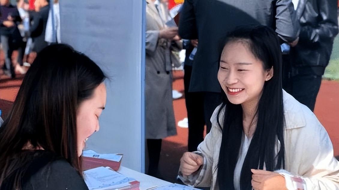 大学生|官方否认65岁退休？大学生们松了一口气，新问题又让人担忧不已