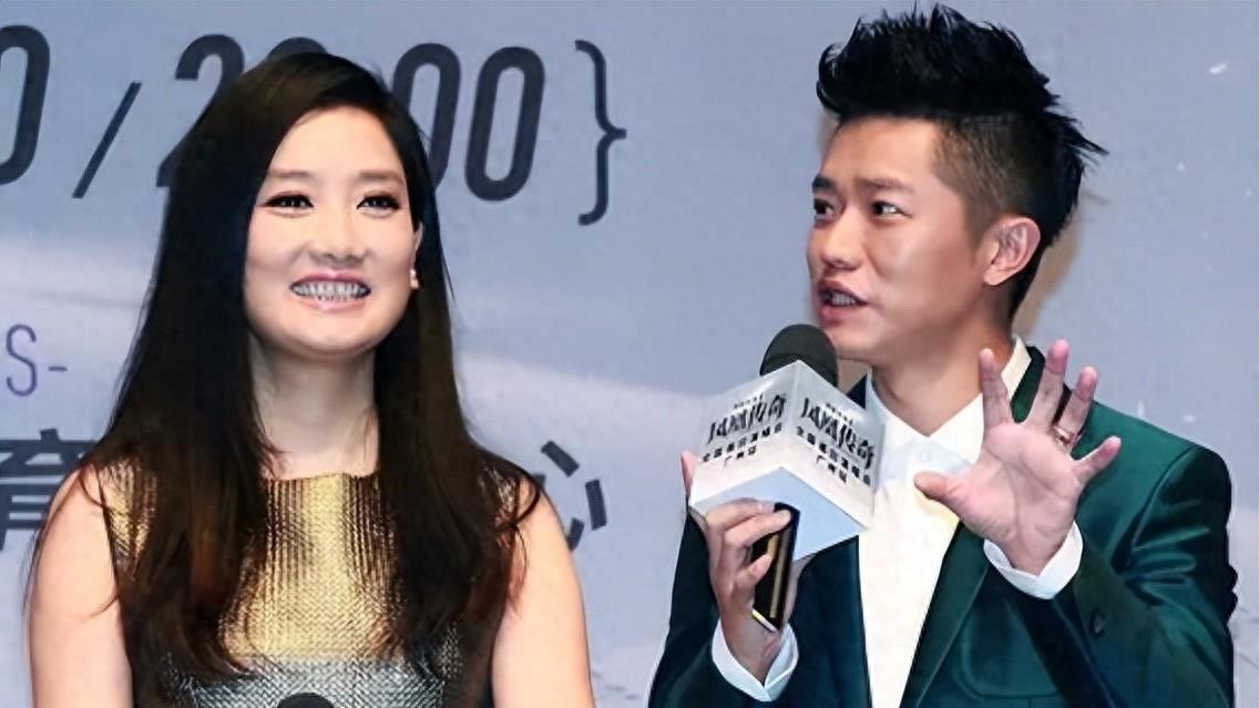 玲花不再隐瞒！承认凤凰传奇的“特殊关系”，原来我们被骗了20年