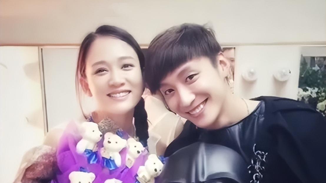 陈乔恩祭拜乔任梁，穿宽松衣身材臃肿，62岁乔爸中毒住院还被网暴