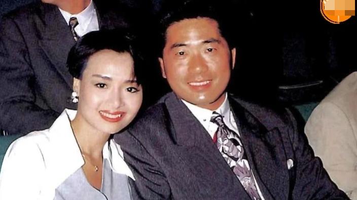 57岁叶子楣正式复出，整容痕迹太明显，首谈男友猝逝自愿放弃遗产