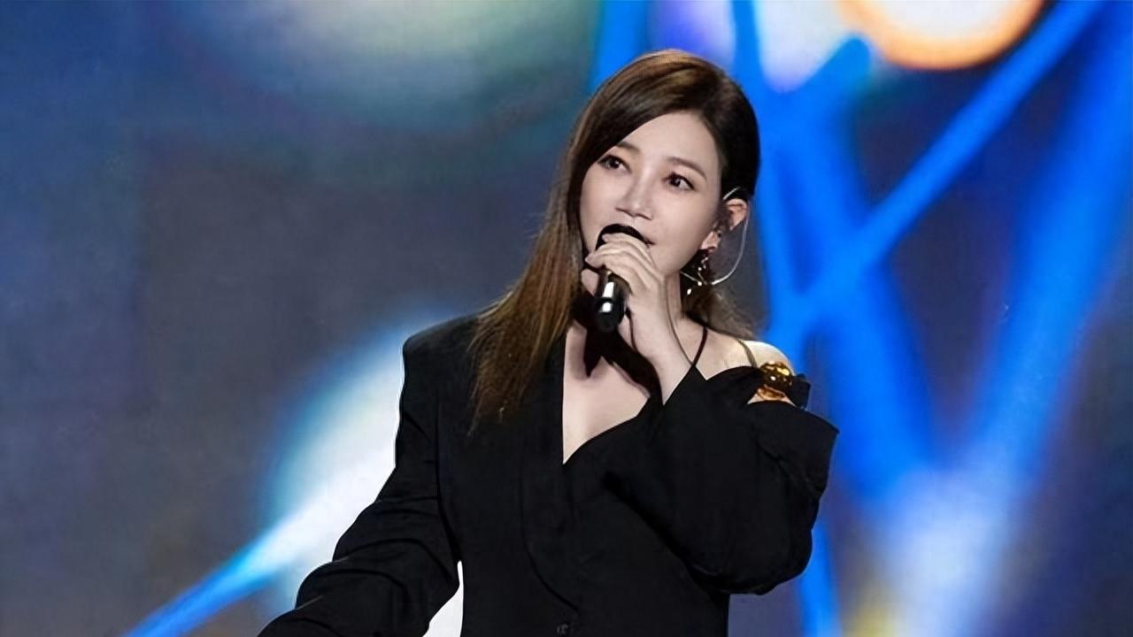 万万没想到，梁静茹会成为“唱歌水平”代名词，网友：学学伍佰吧