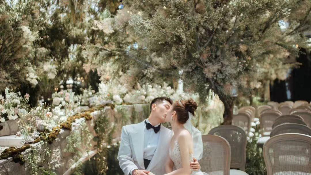 窦骁|袁弘表示太佩服窦骁了，整个婚礼全是一个人设计，熬夜开会没睡觉