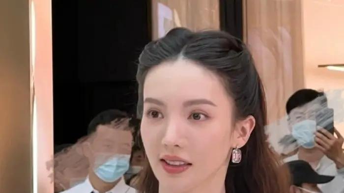 杨超越|断盐断油！李冰冰“翻车”一事，让多少明星在“伪自律”上大放异彩