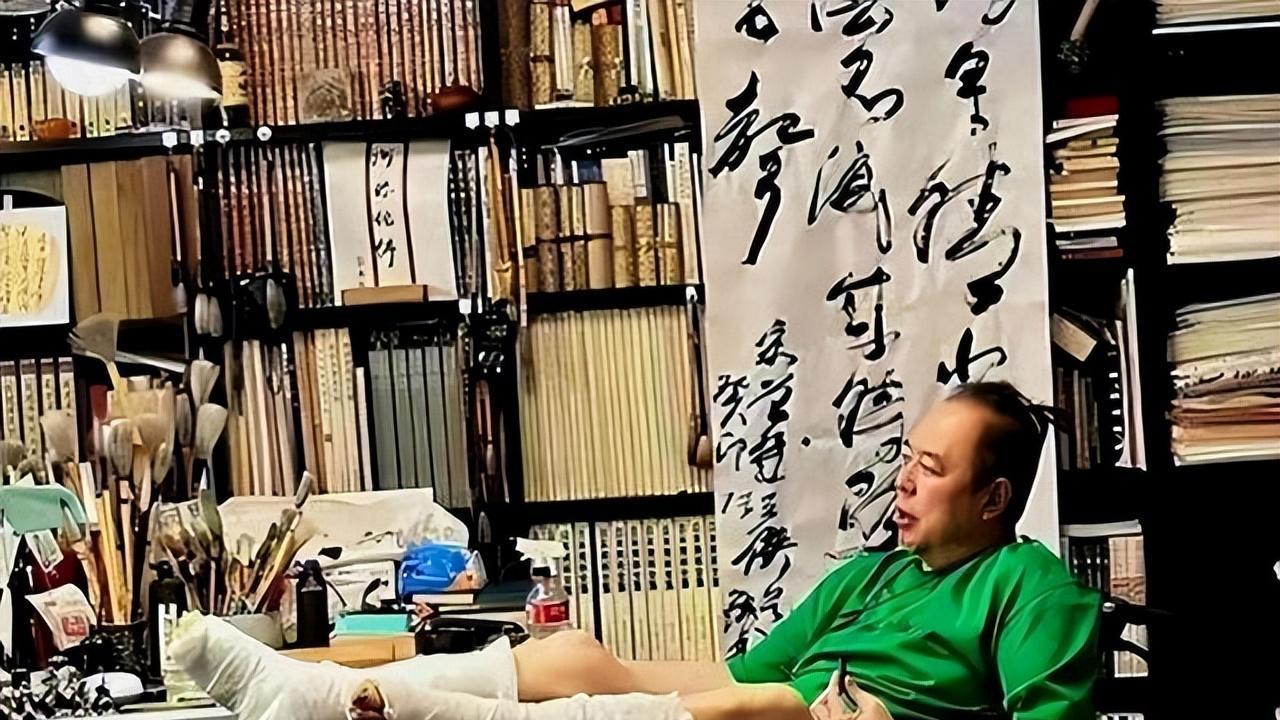 张铁林罪有应得！66岁就瘫痪，现在成了人们的“玩笑”？