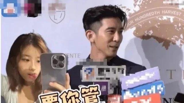 贾静雯|贾静雯晒全家福，48岁状态如少女，女儿戴600度眼镜气质大变