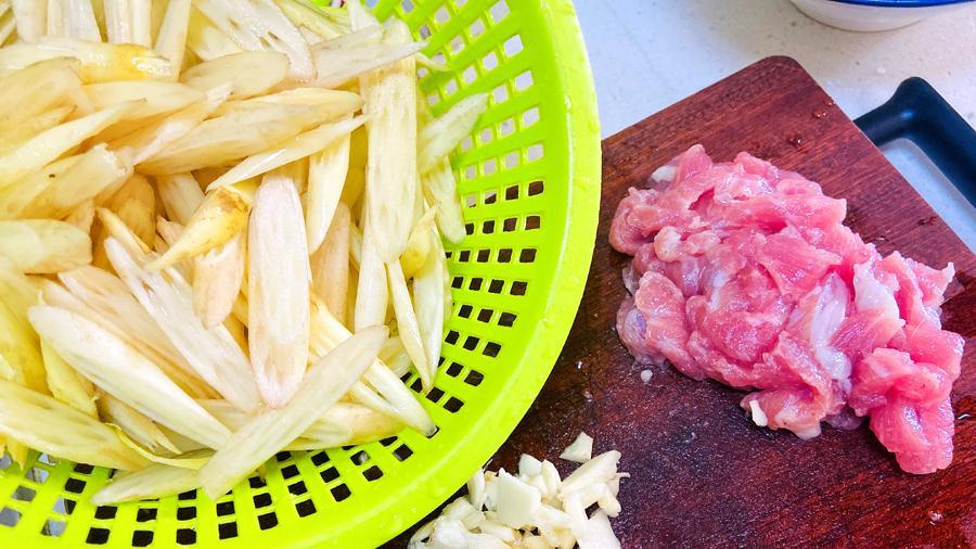 青椒|开胃下饭菜，炒藕带，除了有点贵，别的没毛病