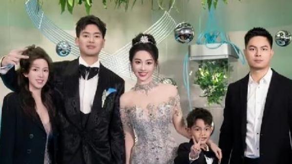 义乌首富之子结婚被曝光，男方送客人金条、手机，女方疑陪嫁12亿